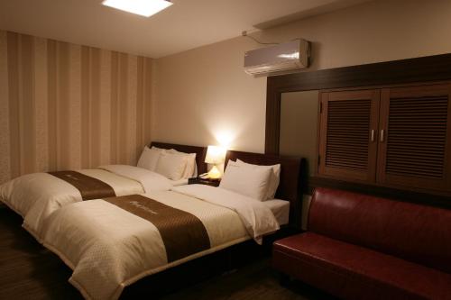 Posteľ alebo postele v izbe v ubytovaní Hill House Myeongdong