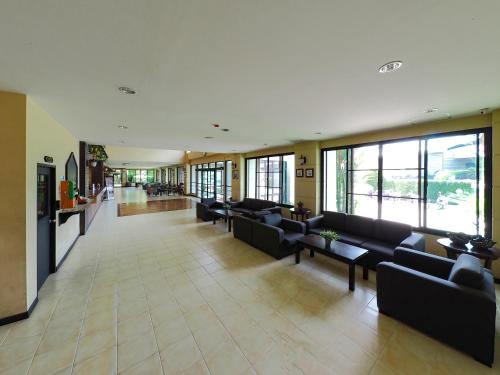 Χώρος καθιστικού στο Nipa Garden Hotel