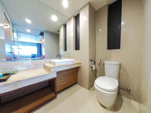 Nipa Garden Hotel tesisinde bir banyo