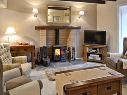 A seating area at Brig Of Tig Cottage 