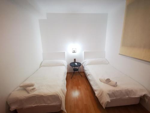 Giường trong phòng chung tại Hostal Quinta Santillan