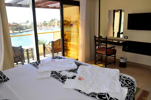 Postel nebo postele na pokoji v ubytování Panorama Bungalows Resort El Gouna