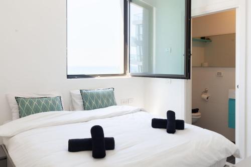 Postel nebo postele na pokoji v ubytování BnBIsrael apartments - Daniel Ivoire