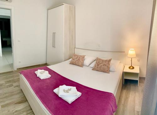 Ein Bett oder Betten in einem Zimmer der Unterkunft Diamant Apartments