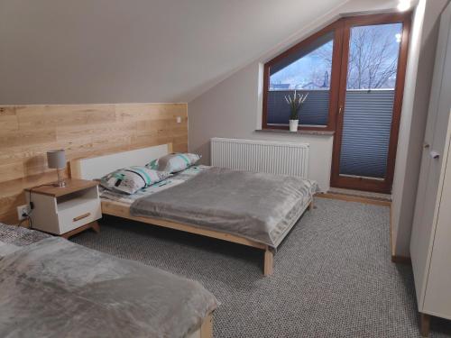 Posteľ alebo postele v izbe v ubytovaní Domek nad Żylicą