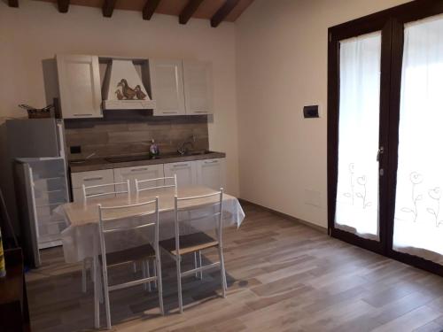 Kuchyňa alebo kuchynka v ubytovaní Agriturismo Le Chiare Stelle