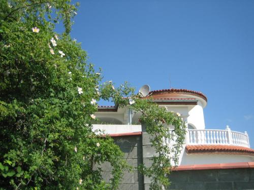 a building with a balcony on top of it at Villa Sky Music in Obzor