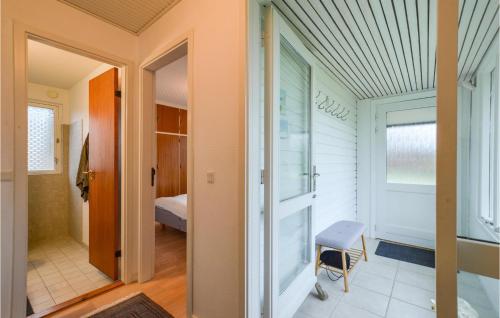 Un baño de Lovely Home In Slagelse With Wifi