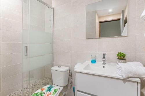 Koupelna v ubytování Studio Corail 5 min à pied de la plage - 1BR Studio 5min walk from nice beach