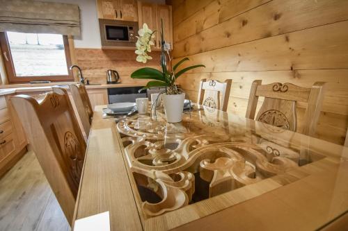 Kuchyň nebo kuchyňský kout v ubytování Domek Górski Zakątek z Jacuzzi