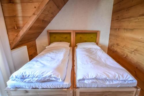 Postel nebo postele na pokoji v ubytování Domek Górski Zakątek z Jacuzzi