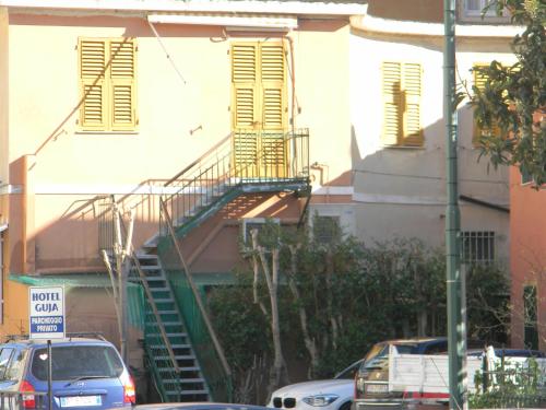 El edificio en el que está la casa de huéspedes