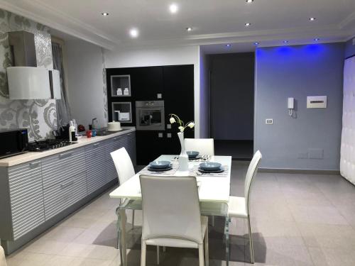 a kitchen and dining room with a table and chairs at Donna Teresa in Naples