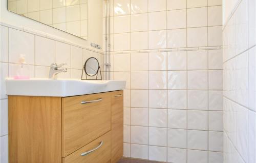 Kupaonica u objektu 2 Bedroom Pet Friendly Apartment In Vetlanda