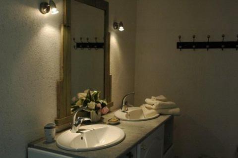 Ванная комната в Le Manoir de Presle - Gîte