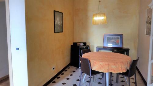 a dining room with a table and chairs at Happy King in Lido di Camaiore