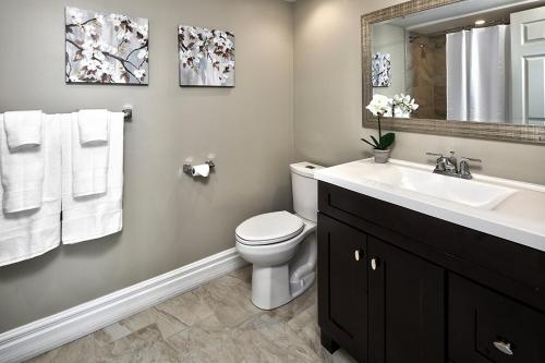 Ένα μπάνιο στο Large luxurious upper floor condo in Sierra Lane