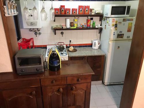 Una cocina o kitchenette en Villa Gesell zona norte pinar cerca playa