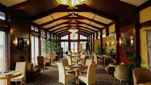 Restaurace v ubytování Samal Resort & SPA