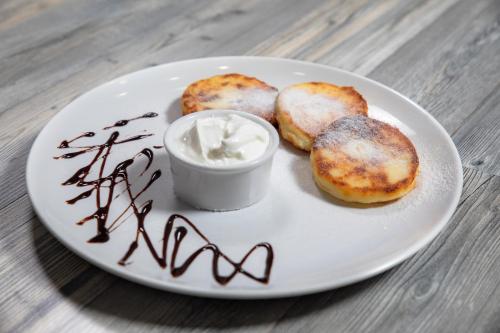 ホテルの敷地内または近くでの食事または食べ物