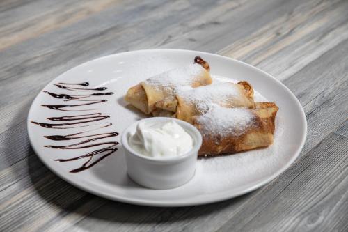 ホテルの敷地内または近くでの食事または食べ物