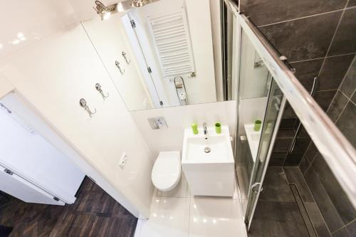 Et badeværelse på Vintage Tomasza Apartment