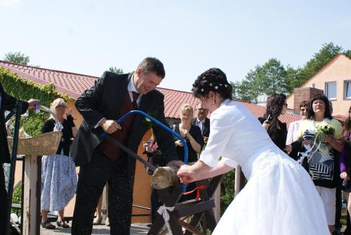 a bride and groom cutting a ribbon at Strandhotel Mirow in Mirow