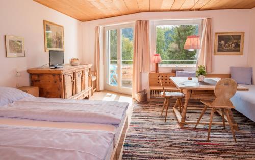 Hotel Haus am Waldrand photo 2
