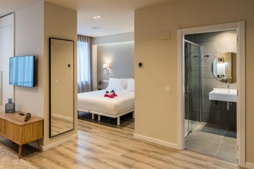 Ένα μπάνιο στο Bilbao City Center by abba Suites