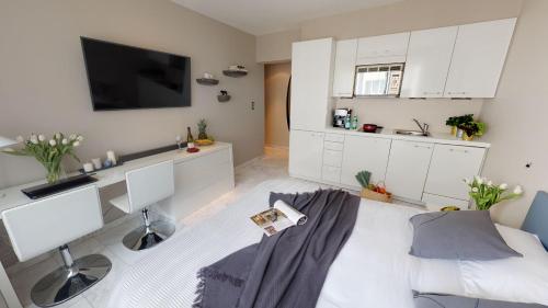 a living room with a bed and a kitchen at VISIONAPARTMENTS Rotachstrasse - contactless check-in in Zürich