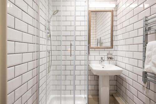 A bathroom at The Ambleside Inn 