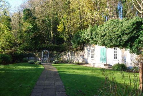 a garden with a pathway leading to a house at Kingswood Hotel in Burntisland