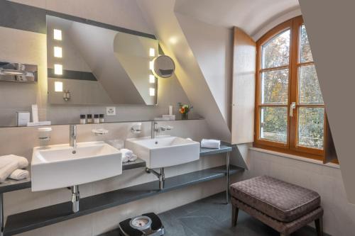 Koupelna v ubytování Hôtel Résidence Parc des Eaux Vives