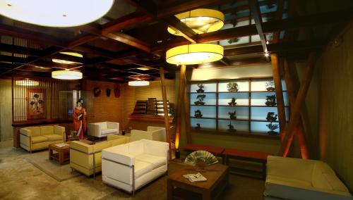 a living room with couches and tables and lights at Hotel Matsubara in Campos do Jordão
