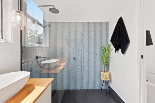 a bathroom with a shower and a sink at Studio Ocean Breeze @ Huskisson in Huskisson