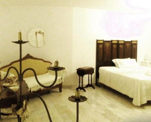 a bedroom with a bed and a nightstand and a bed sidx sidx sidx sidx at BB La casa di Tella in Carosino
