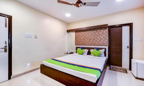 a bedroom with a large bed in a room at Treebo Pawan Putra, Kankurgachi in Kolkata