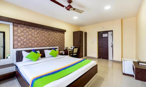 a bedroom with a large bed in a room at Treebo Pawan Putra, Kankurgachi in Kolkata