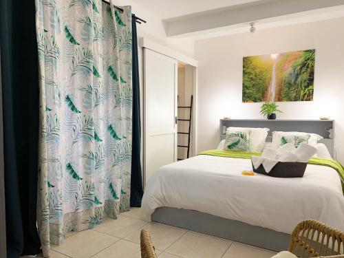 Postel nebo postele na pokoji v ubytování Le ZANDOLI (Appartement avec vue)