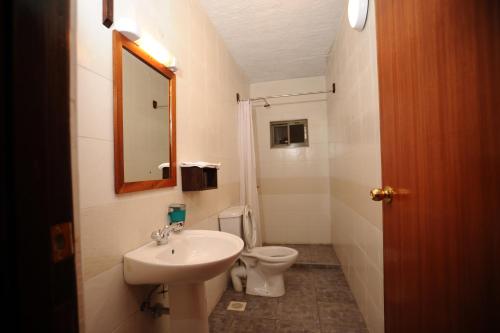 Ένα μπάνιο στο Kenya Comfort Suites