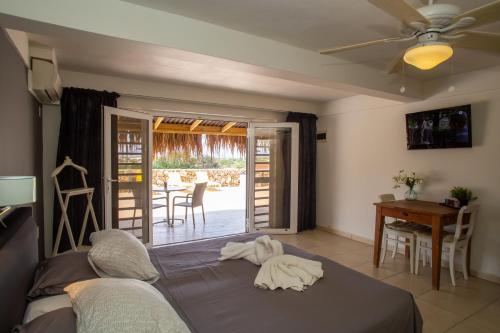Postel nebo postele na pokoji v ubytování Hillside Resort Bonaire