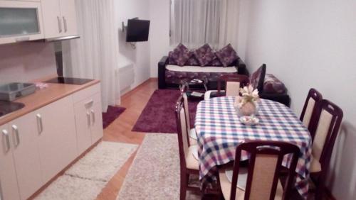 FEEL LIKE HOME