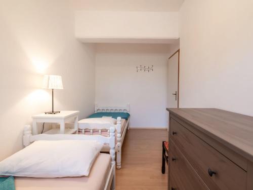 Ένα ή περισσότερα κρεβάτια σε δωμάτιο στο Apartment Kate-1 by Interhome