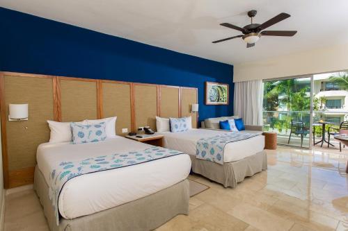 En eller flere senge i et værelse på Impressive Premium Punta Cana - All Inclusive