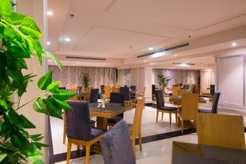 Restorāns vai citas vietas, kur ieturēt maltīti, naktsmītnē Lahoya Hotel