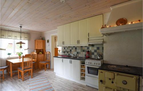 Η κουζίνα ή μικρή κουζίνα στο Nice Home In rjng With Wifi