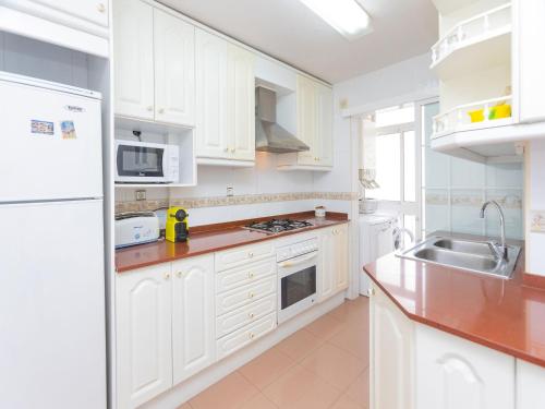 Η κουζίνα ή μικρή κουζίνα στο Apartment Front Beach by Interhome
