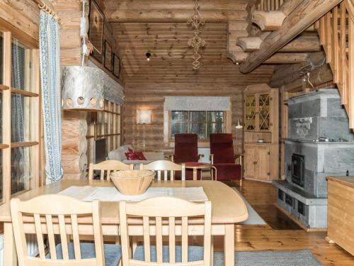 Kuchyň nebo kuchyňský kout v ubytování Holiday Home Tievankivi by Interhome