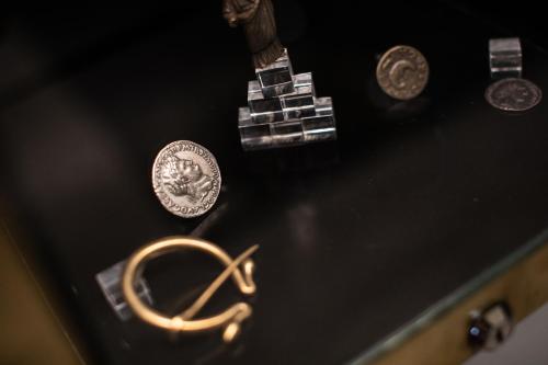 a gold ring and coins on a table at ibis Styles Chaves in Chaves