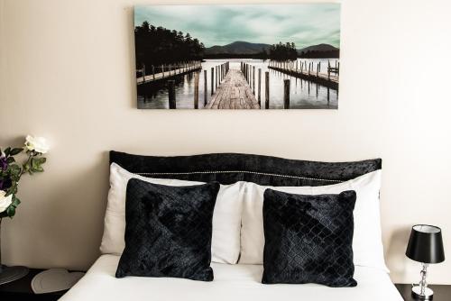 a bedroom with a bed and a picture of a dock at The Kyoto House - Four Spacious Cosy Bedrooms I Contractor Friendly I Long Stay Offer I 5th Room available on request only in Derby